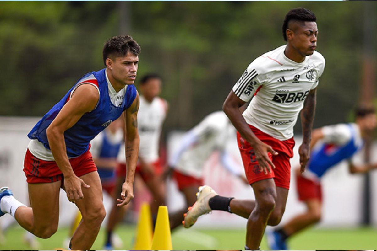 TORCEDORES DO FLAMENGO DETONAM ATUAÇÃO DE ATACANTE DO FLAMENGO APÓS JOGO CONTRA O SAMPAIO-RJ